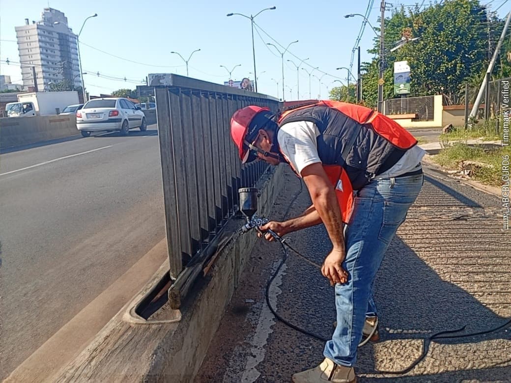 Realizan trabajos de reparación y mantenimiento de viaductos, tras sucesivos accidentes