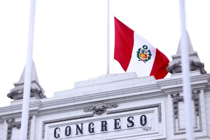 ¿Cómo logra Perú estabilidad financiera en medio de una crisis política constante?